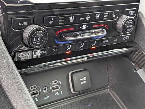 Certified 2024 Jeep Grand Cherokee L Limited w/ Luxury Tech Group II image 23