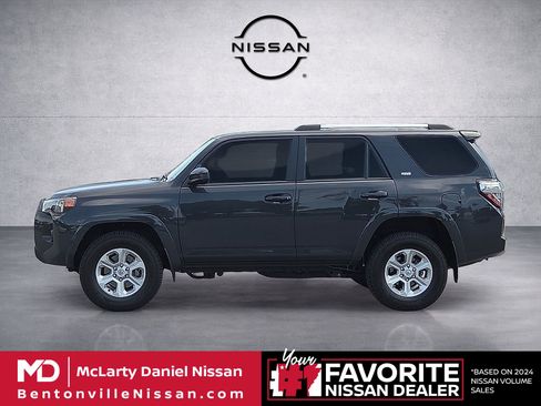 Used 2024 Toyota 4Runner SR5 AWD/4WD image 3