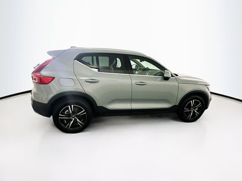 Used 2025 Volvo XC40 B5 Core image 10