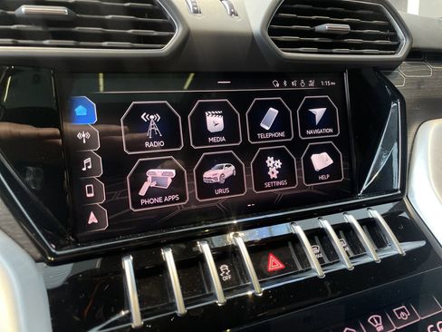 Used 2021 Lamborghini Urus AWD/4WD image 27