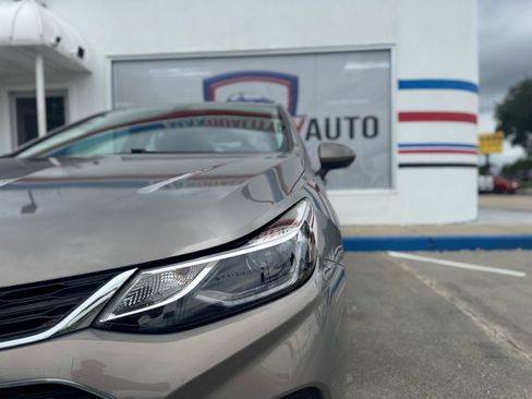 Used 2018 Chevrolet Cruze LT w/ Convenience Package FWD image 13