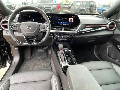 Used 2025 Chevrolet Trax RS w/ Sunroof Package FWD image 16
