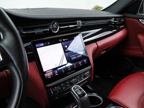 Used 2022 Maserati Quattroporte Modena image 20
