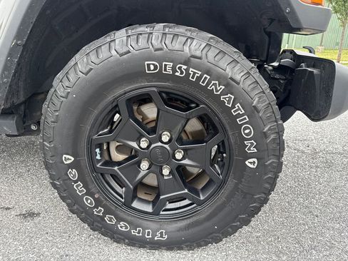 Used 2021 Jeep Gladiator Sport AWD/4WD image 30