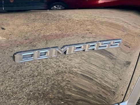 Used 2022 Jeep Compass Latitude FWD image 10