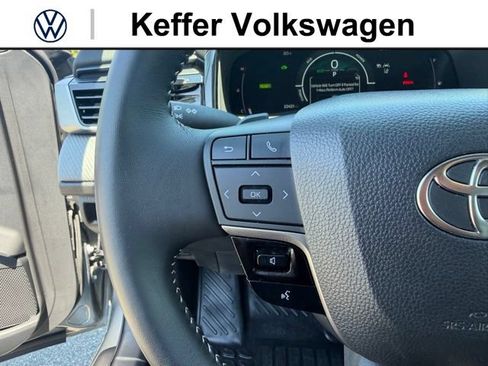Used 2025 Toyota Camry SE FWD image 17