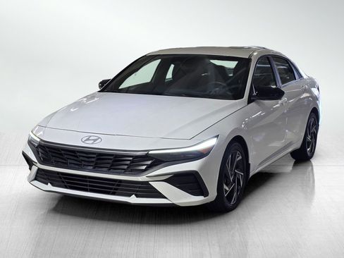 Certified 2025 Hyundai Elantra Sport FWD image 3