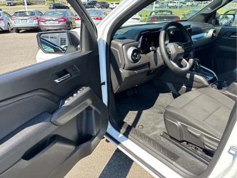Certified 2023 Chevrolet Colorado LT w/ LT Convenience Package AWD/4WD image 7