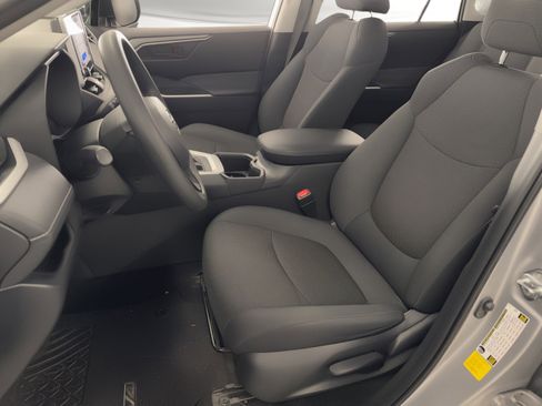 Used 2023 Toyota RAV4 LE image 5