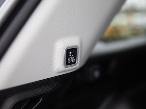 Used 2024 Jeep Grand Cherokee Limited w/ Black Appearance Package image 14