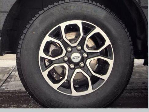 Used 2023 Ford Expedition XLT image 21