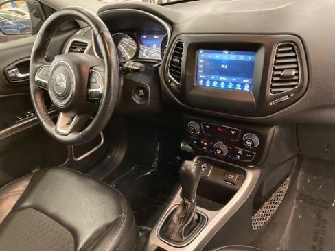 Used 2018 Jeep Compass Latitude w/ Popular Equipment Group FWD image 18