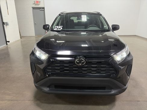 Used 2025 Toyota RAV4 LE AWD/4WD image 7