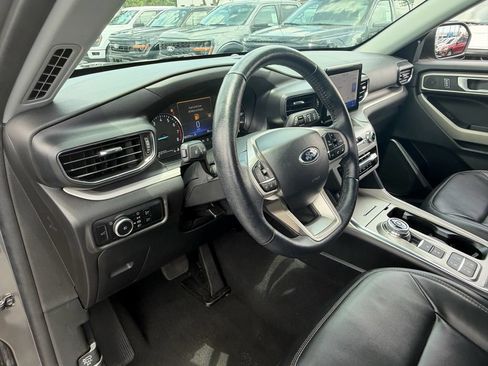 Used 2023 Ford Explorer XLT w/ Equipment Group 202A RWD image 8