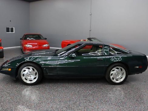 Used 1995 Chevrolet Corvette Coupe RWD image 2