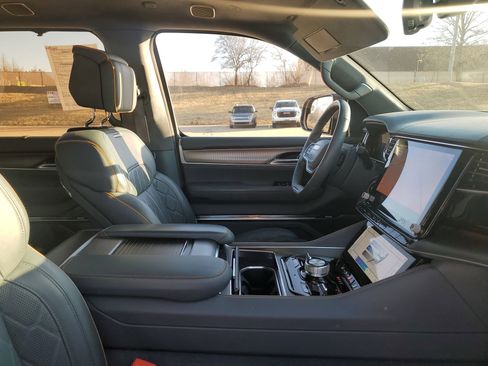 Used 2023 Jeep Grand Wagoneer Series III w/ Quick Order Packagew 28T image 35