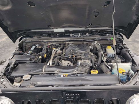 Used 2017 Jeep Wrangler Unlimited Sahara image 26