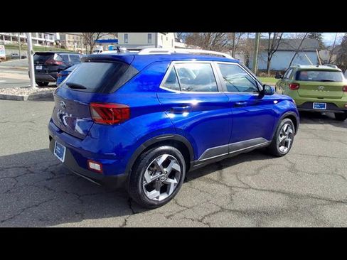 Certified 2022 Hyundai Venue SEL image 8