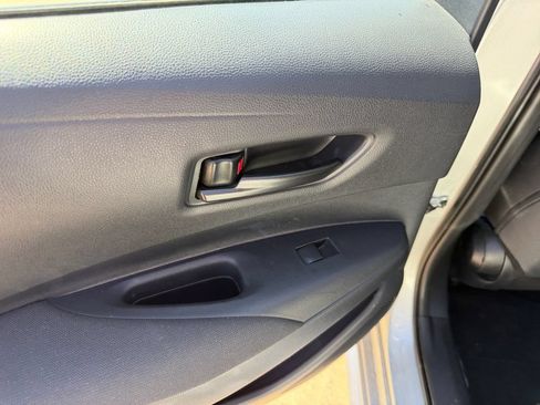 Used 2025 Toyota Corolla LE FWD image 11