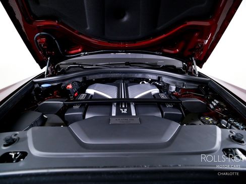Certified 2025 Rolls-Royce Cullinan AWD/4WD image 38