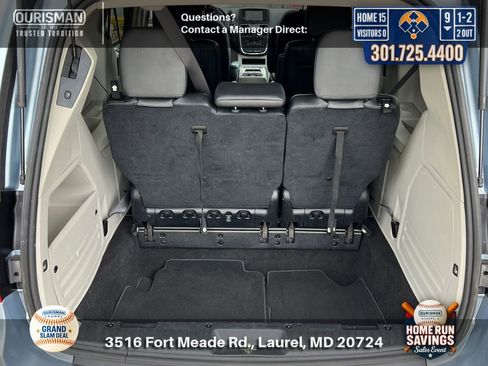 Used 2016 Chrysler Town & Country Touring-L FWD image 19