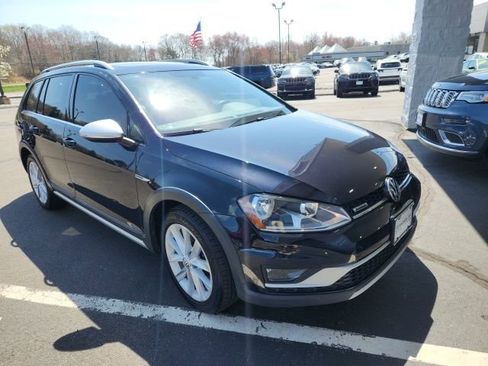 Used 2017 Volkswagen Golf Alltrack SE image 3