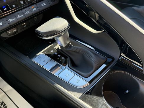 Used 2025 Hyundai Elantra Limited image 41