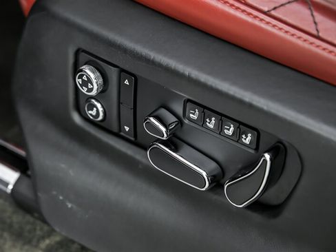 Used 2017 Bentley Bentayga AWD/4WD image 14