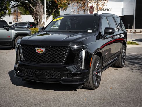 Used 2025 Cadillac Escalade V image 5
