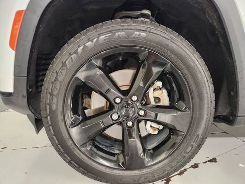 Used 2021 Jeep Grand Cherokee L Laredo RWD image 8