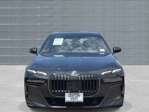 Used 2026 BMW 750e xDrive AWD/4WD image 2