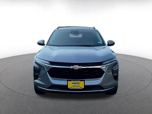 Used 2025 Chevrolet Trax LT FWD image 4