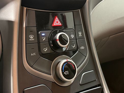 Used 2016 Hyundai Elantra SE image 26