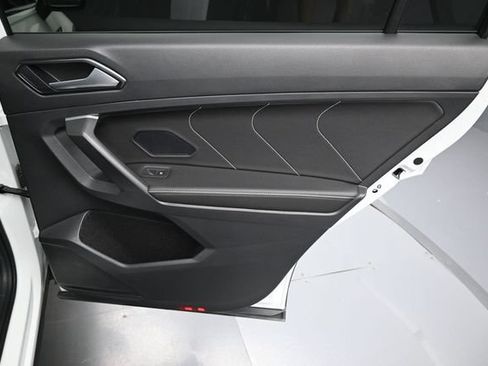 Used 2023 Volkswagen Tiguan SE w/ Panoramic Sunroof Package FWD image 33