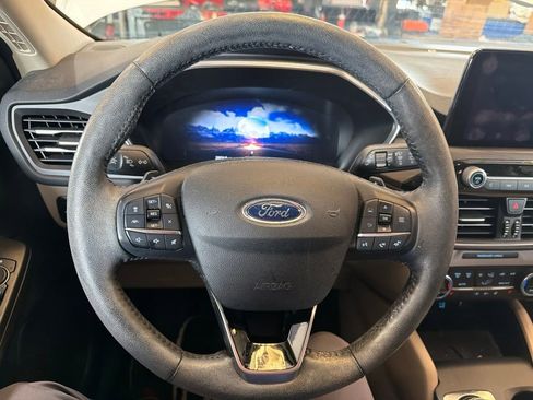 Used 2020 Ford Escape Titanium w/ Titanium Premium Package 2.0 AWD/4WD image 11