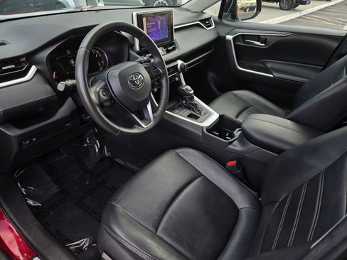 Used 2023 Toyota RAV4 XLE Premium image 8
