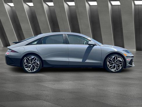 Used 2024 Hyundai Ioniq 6 SEL RWD image 3