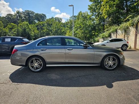 Used 2017 Mercedes-Benz E 300 4MATIC image 4