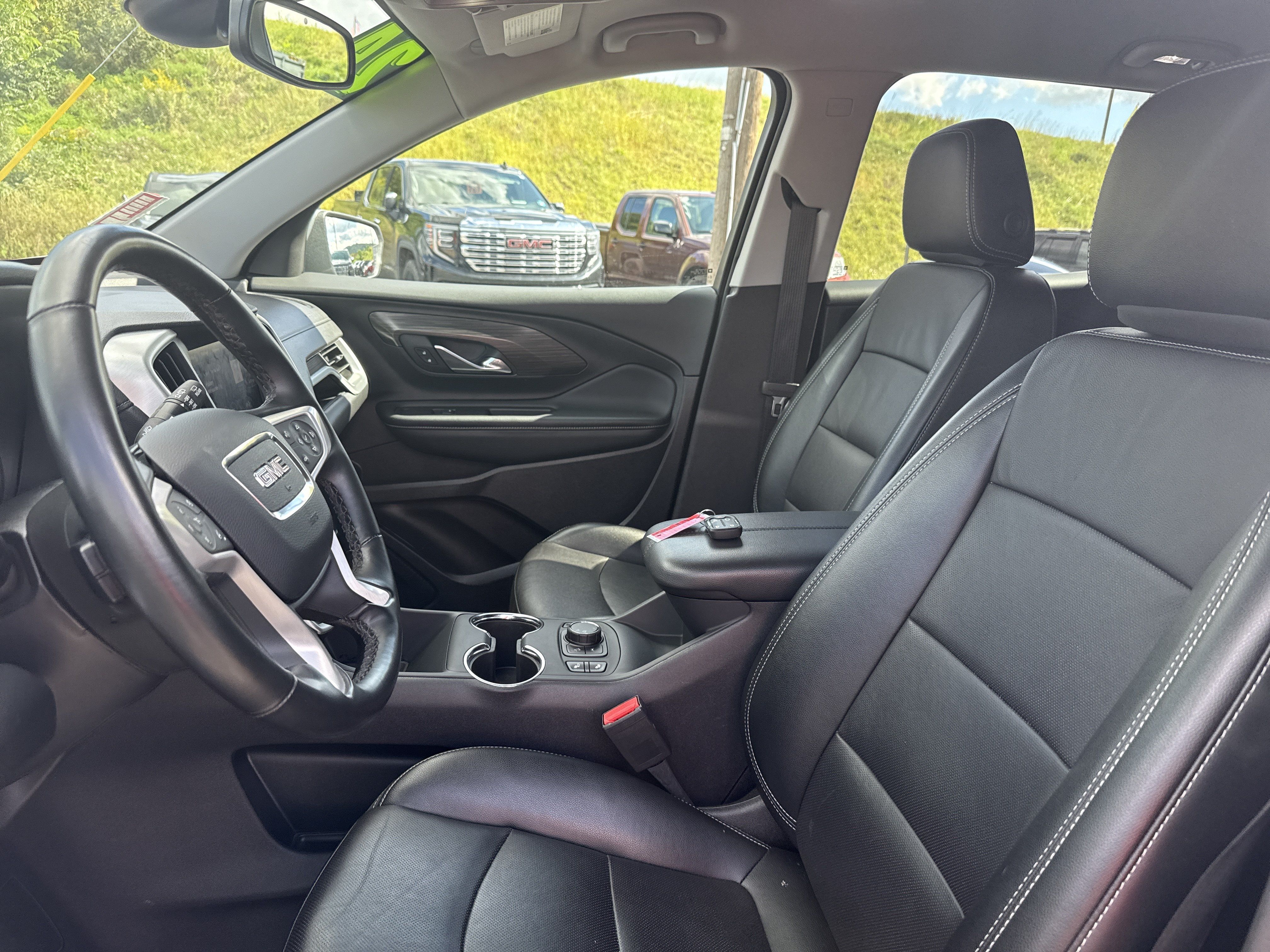 Used 2024 GMC Terrain SLT AWD/4WD image 12