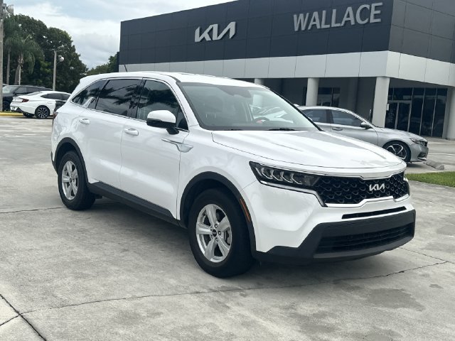 Certified 2023 Kia Sorento LX FWD image 4