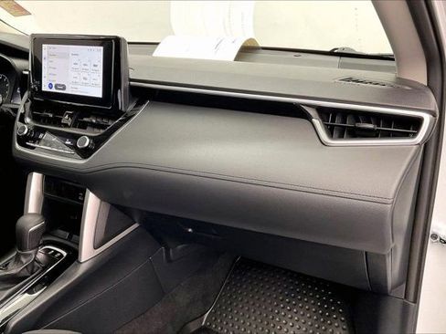 Used 2024 Toyota Corolla Cross LE w/ Moonroof Package image 16