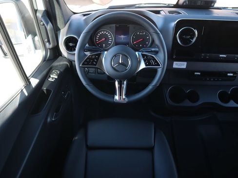 Used 2025 Mercedes-Benz Sprinter 2500 image 11