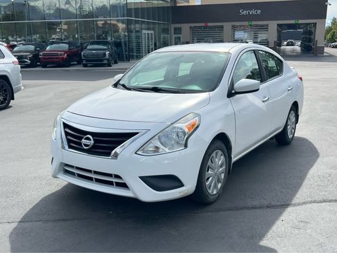 Used 2018 Nissan Versa SV FWD image 3