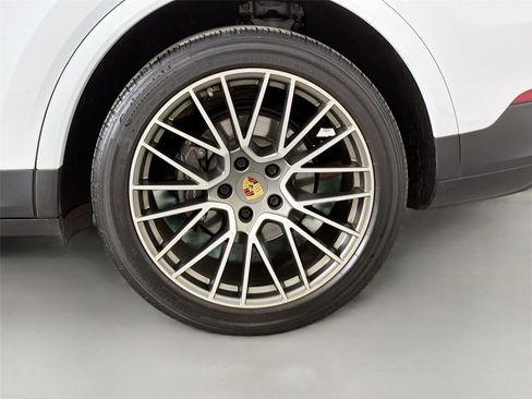 Certified 2023 Porsche Cayenne Platinum Edition AWD/4WD image 12
