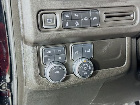Used 2022 GMC Yukon AT4 AWD/4WD image 15