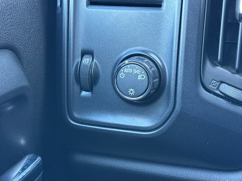 Used 2018 Chevrolet Silverado 1500 Custom w/ Custom Value Package image 36