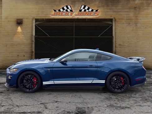 Used 2022 Ford Mustang Shelby GT500 w/ Technology Package RWD image 3