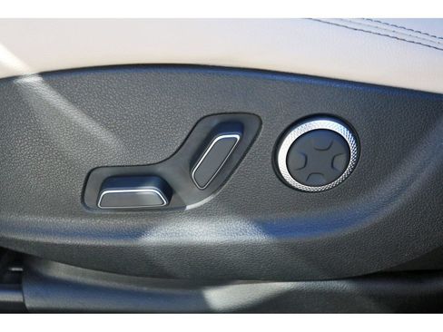 Used 2022 Genesis GV70 2.5T w/ Select Package AWD/4WD image 26
