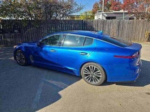 Used 2018 Kia Stinger Premium image 3