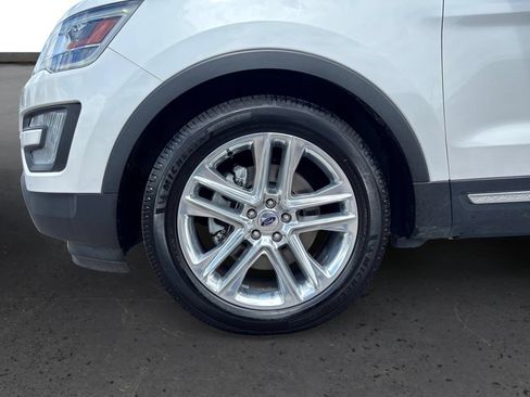 Used 2017 Ford Explorer XLT w/ Equipment Group 202A FWD image 13